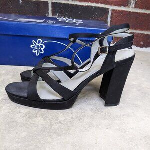 SO...GSJC Women’s Black T-Strap Platform Sandals size 9.5